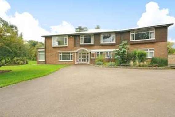 6 bedroom Detached f...